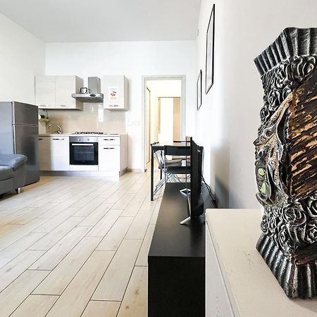 Along The Canal Smart Flat Naviglio - 4 People Corsico Exterior photo