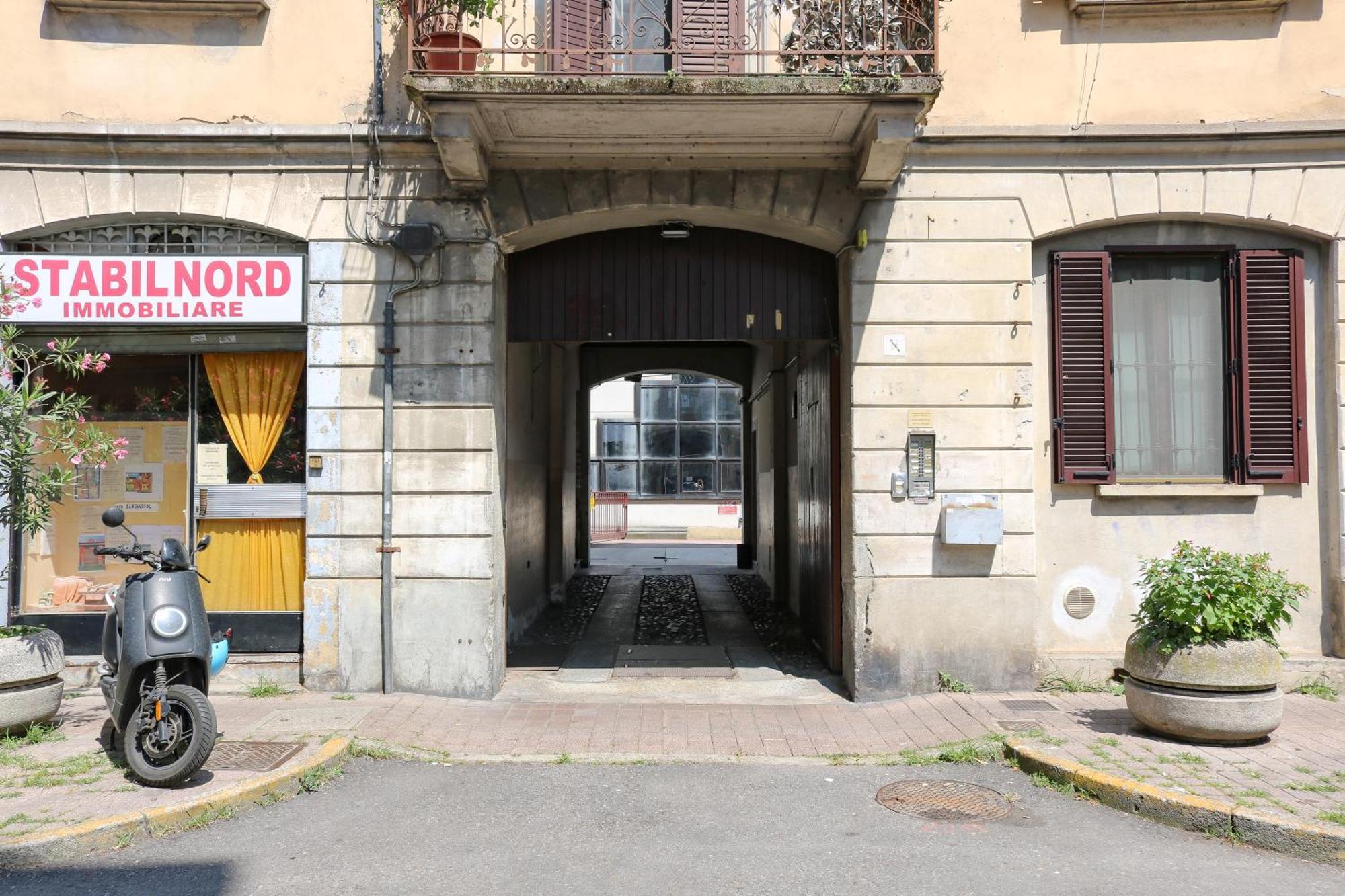 Along The Canal Smart Flat Naviglio - 4 People Corsico Exterior photo