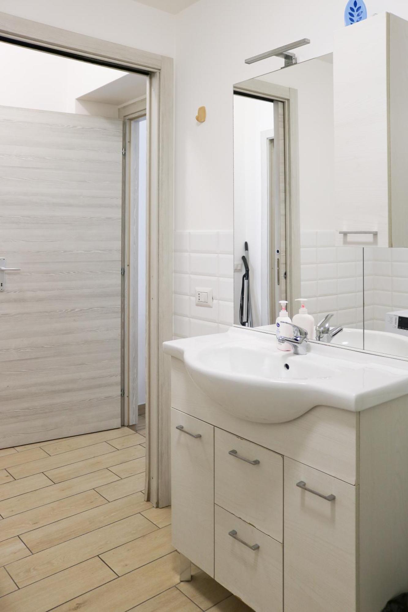 Along The Canal Smart Flat Naviglio - 4 People Corsico Exterior photo