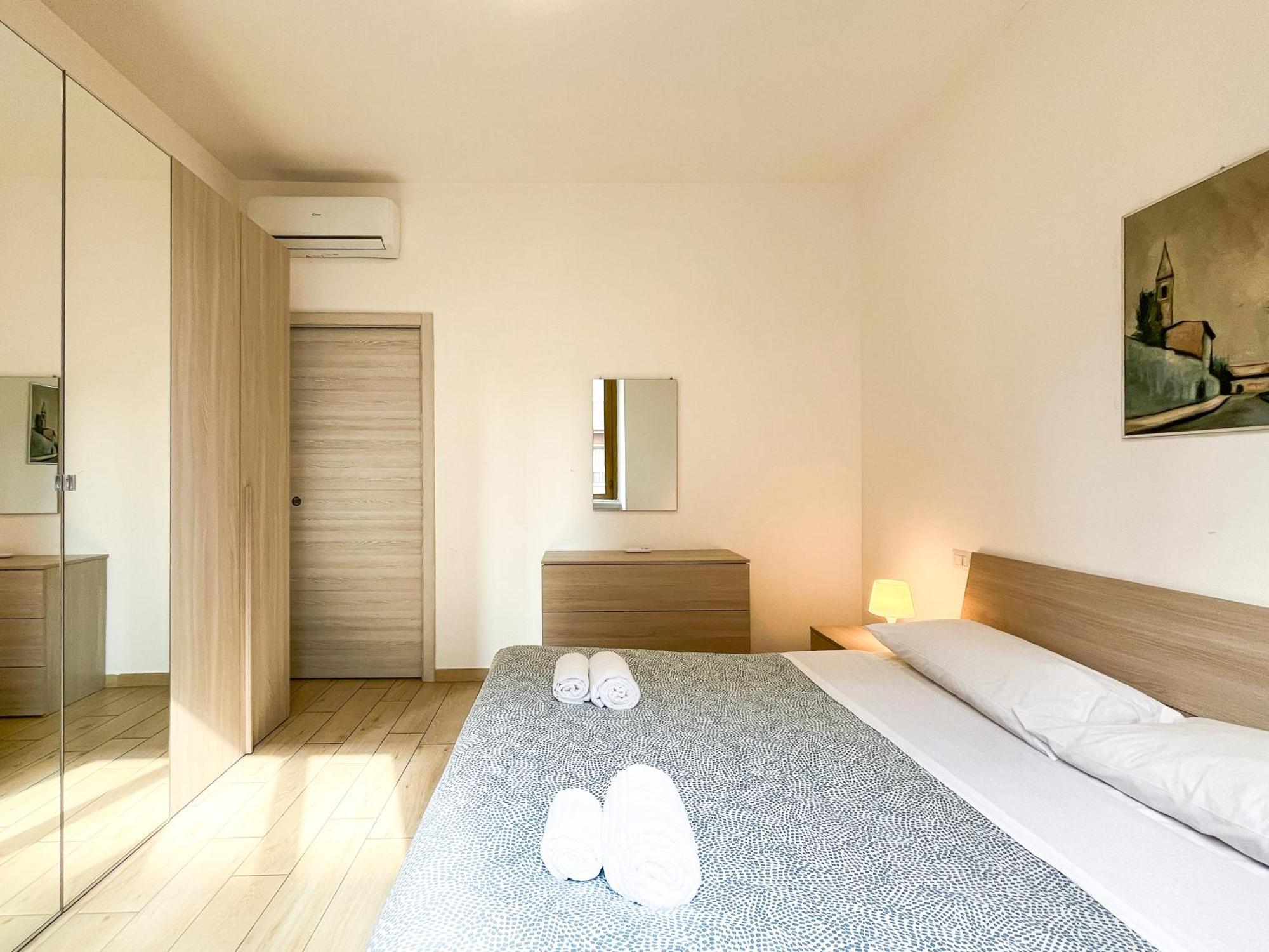 Along The Canal Smart Flat Naviglio - 4 People Corsico Exterior photo