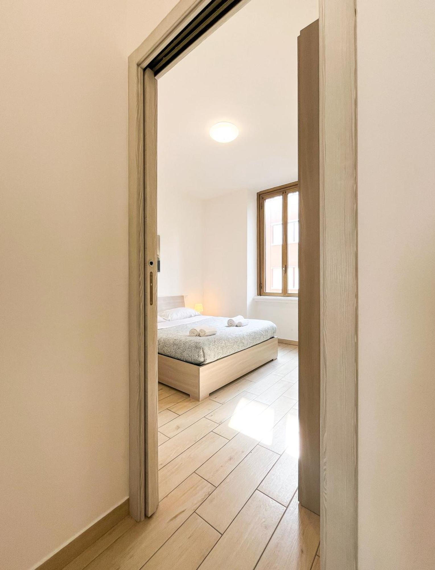 Along The Canal Smart Flat Naviglio - 4 People Corsico Exterior photo