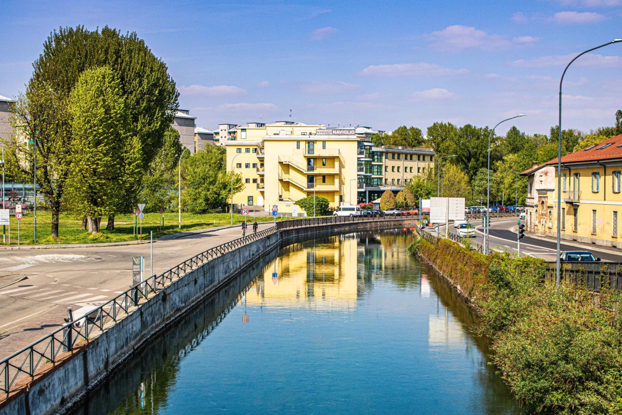 Along The Canal Smart Flat Naviglio - 4 People Corsico Exterior photo